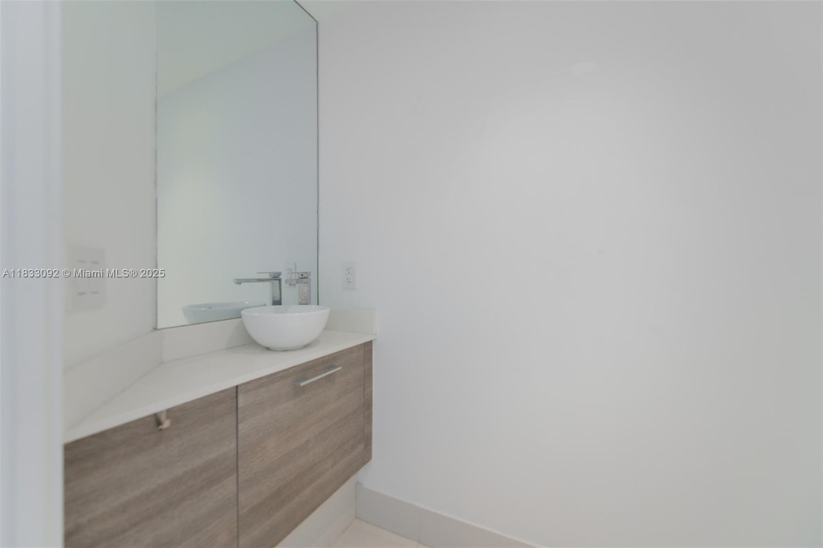 650 NE 32nd St #4301 Miami, FL 33137