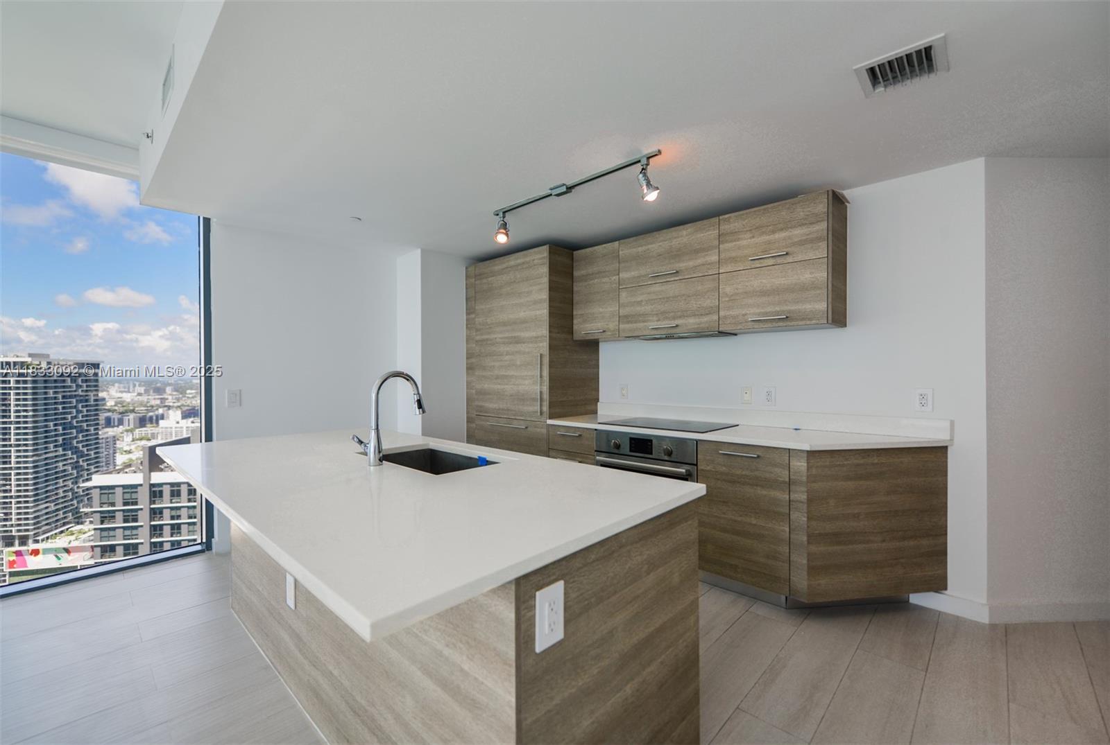 650 NE 32nd St #4301 Miami, FL 33137