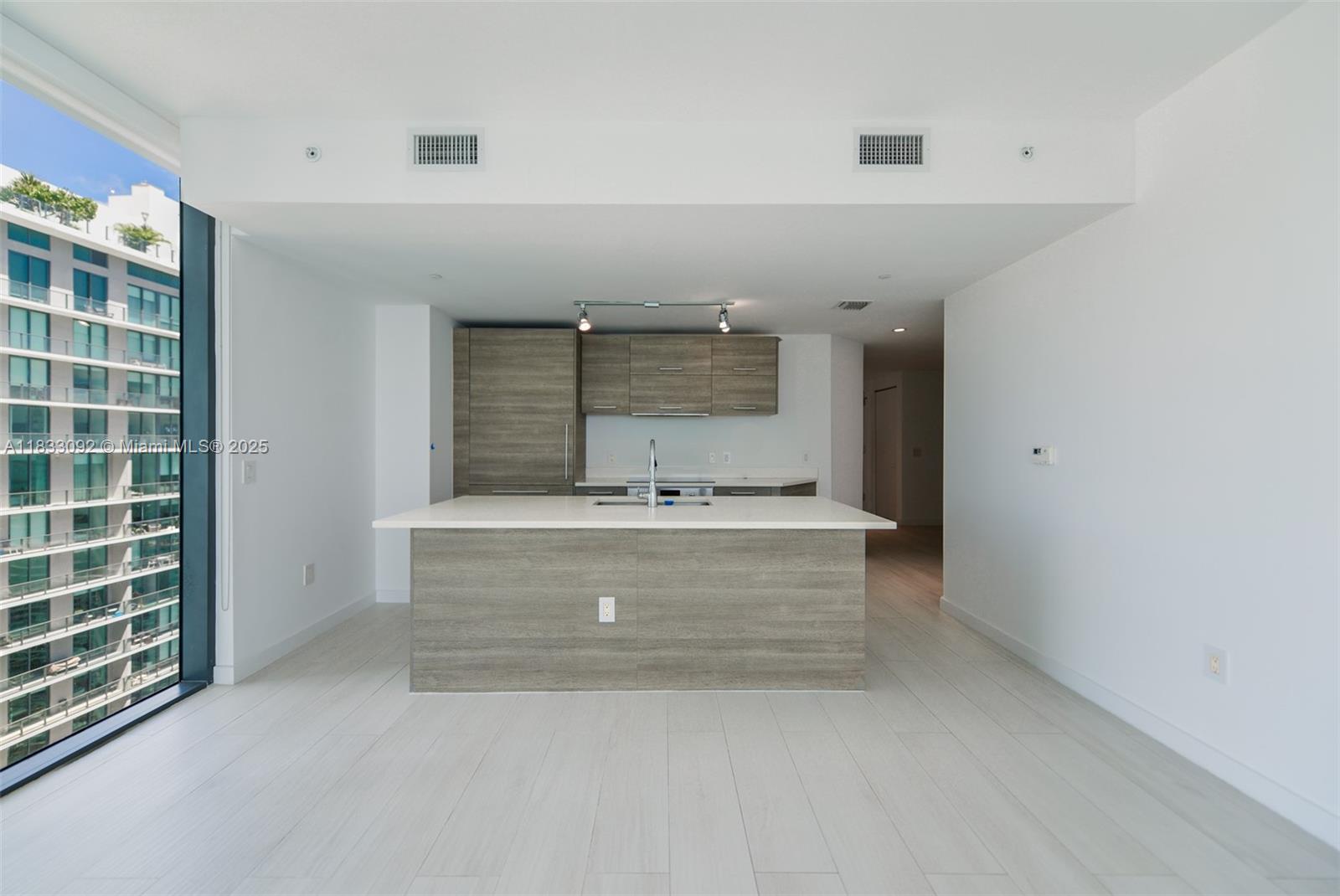 650 NE 32nd St #4301 Miami, FL 33137