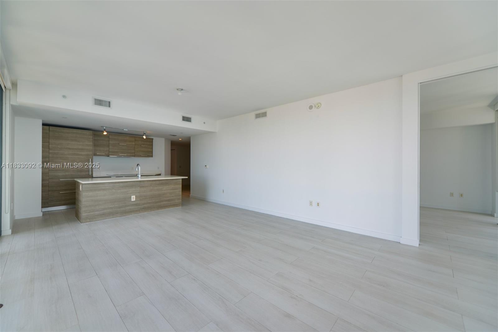 650 NE 32nd St #4301 Miami, FL 33137