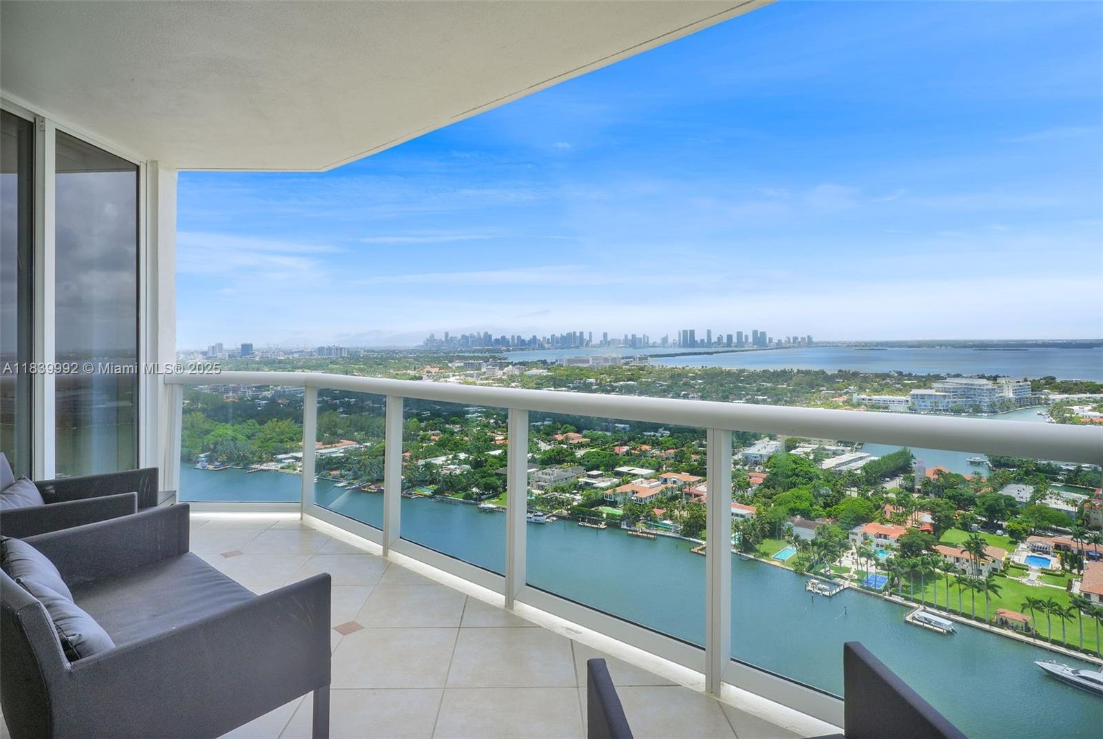 4779 Collins Ave #3406