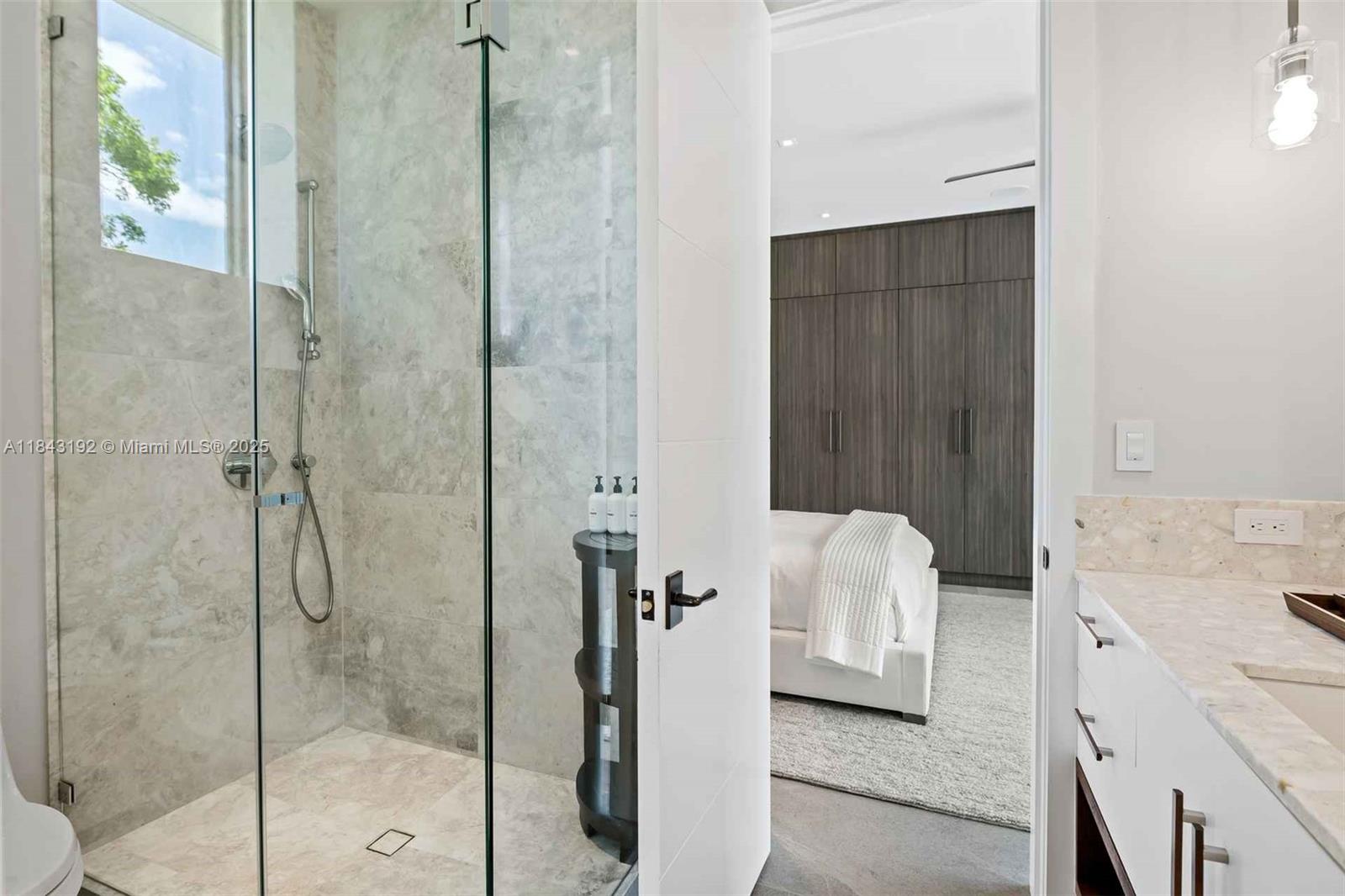 5288 Alton Rd Miami Beach, FL 33140