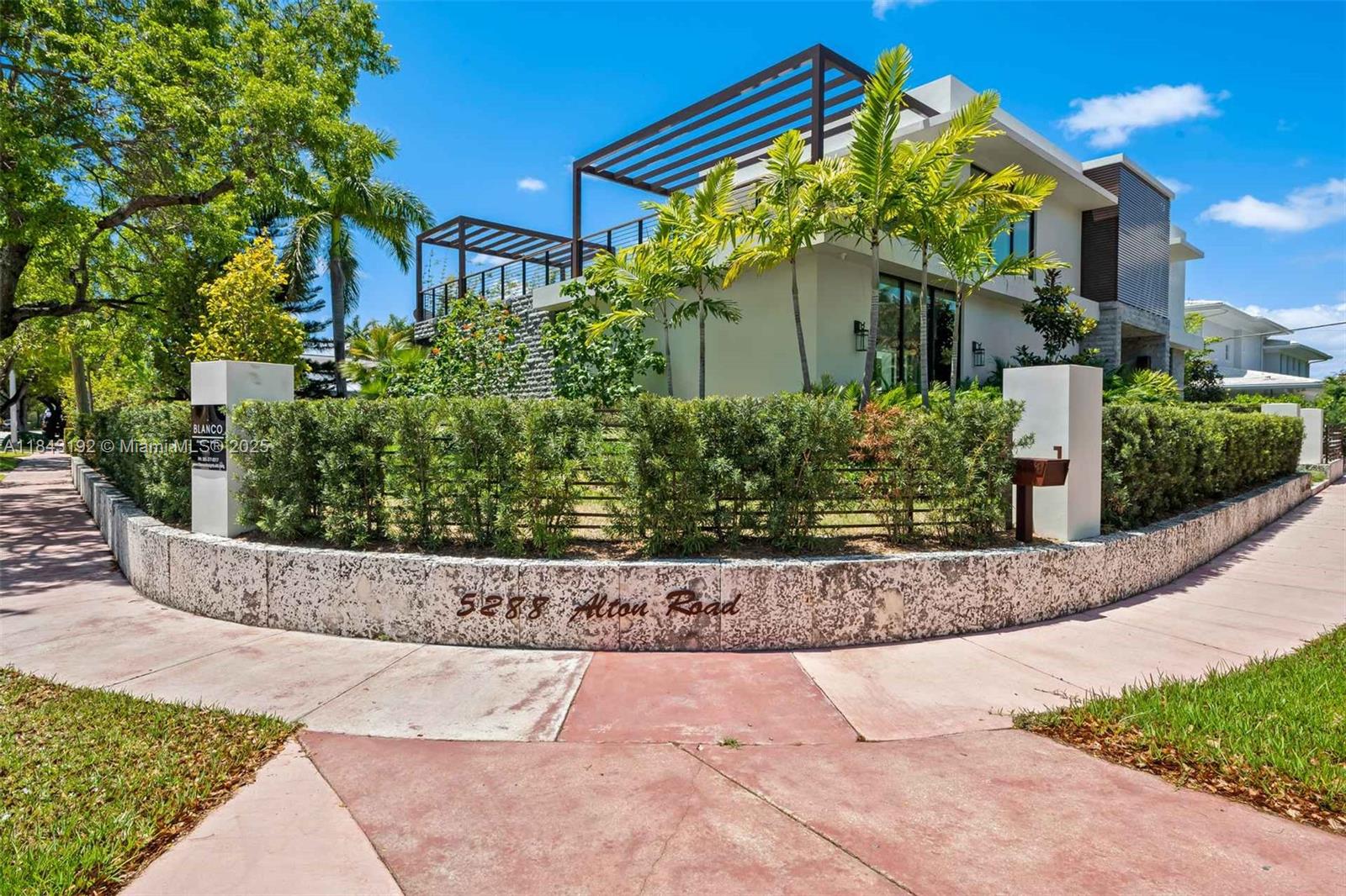 5288 Alton Rd Miami Beach, FL 33140