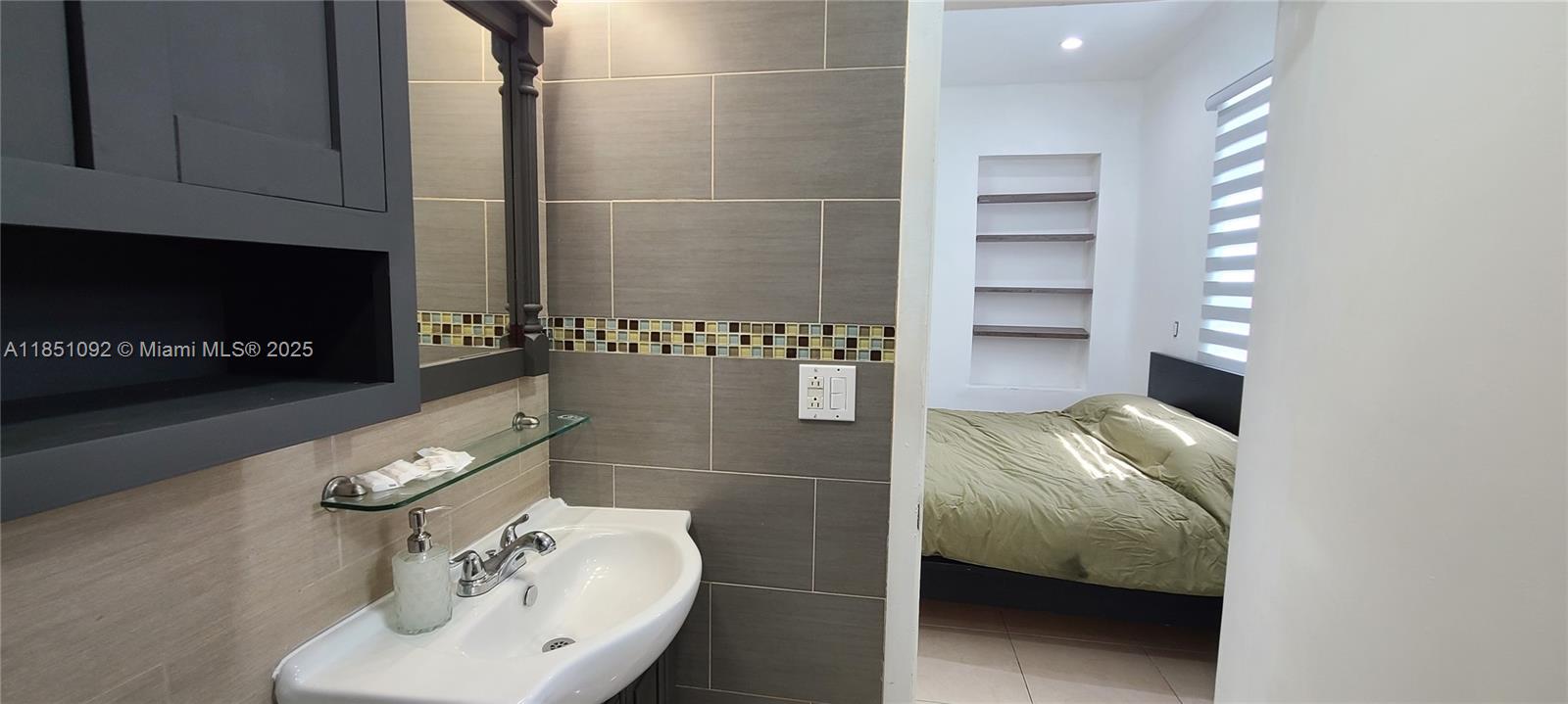 1721 SW 24th Ter Miami, FL 33145