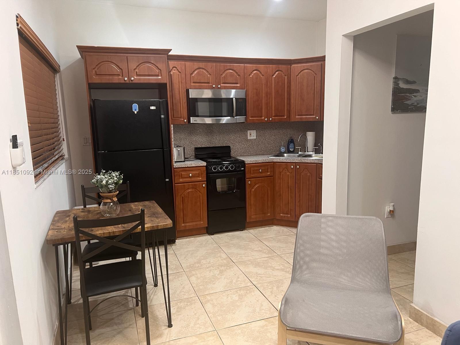 1721 SW 24th Ter Miami, FL 33145