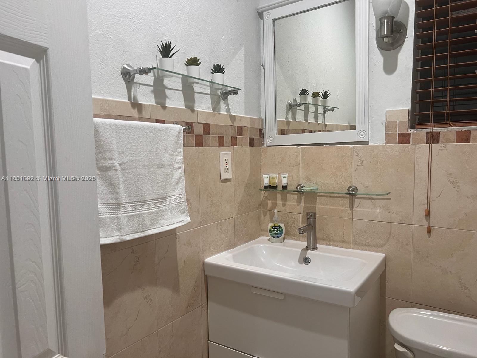 1721 SW 24th Ter Miami, FL 33145