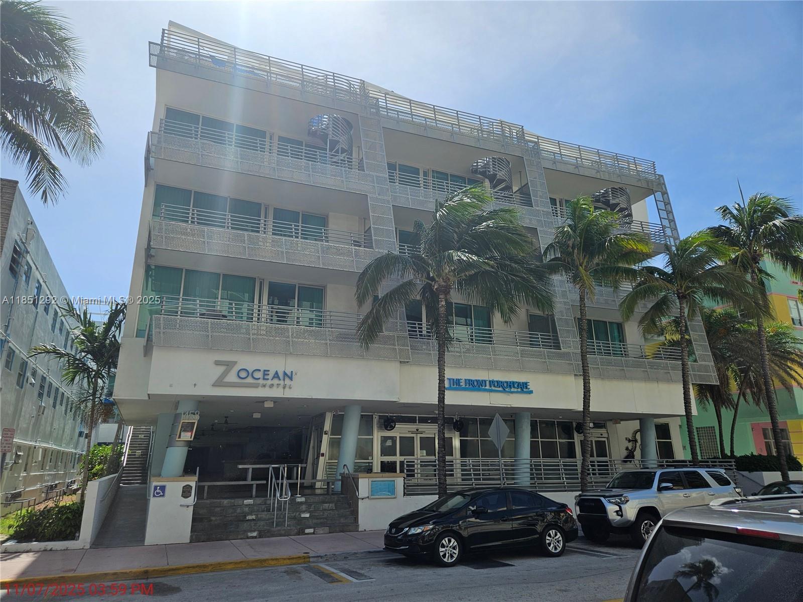 1437 Collins Ave #PH18