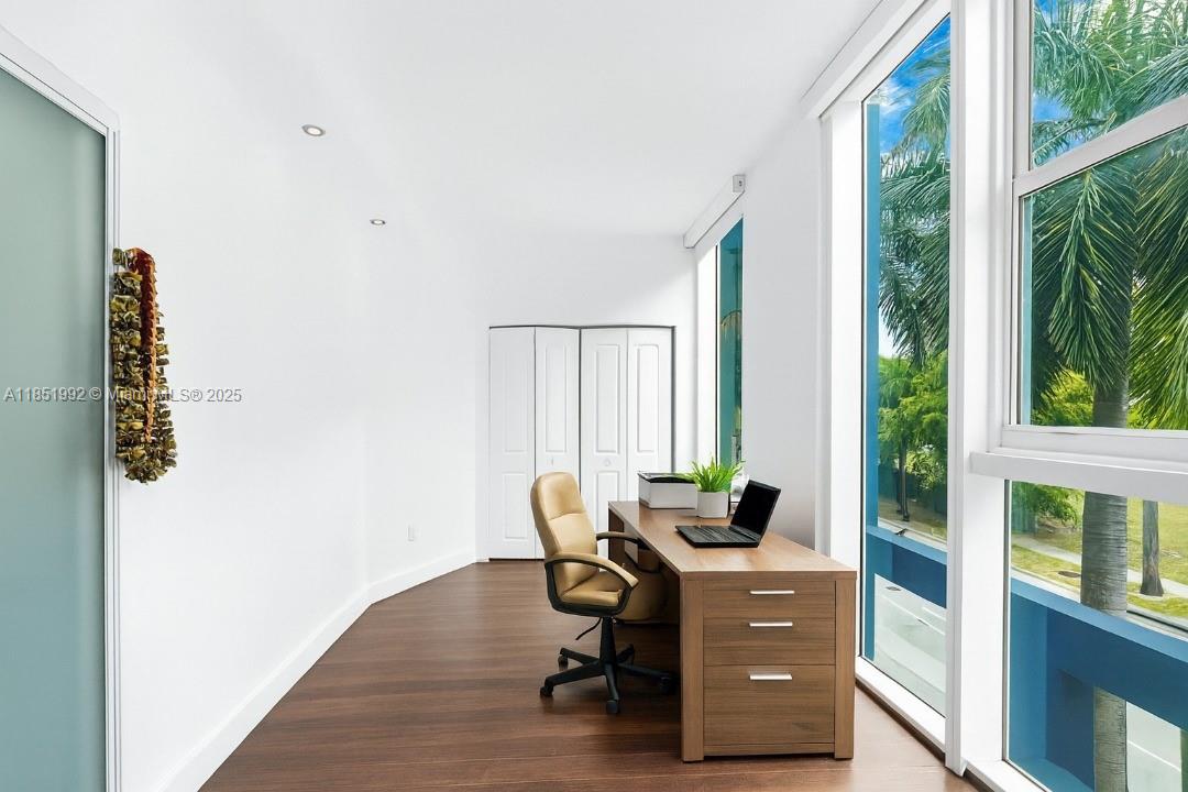 image 1800 Biscayne Plaza15