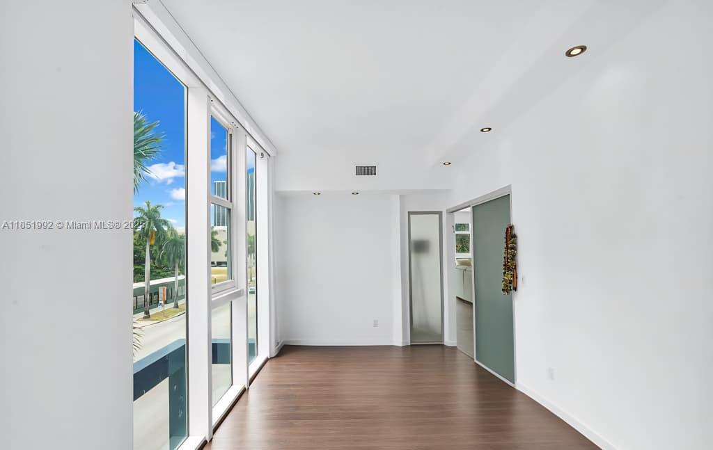 image 1800 Biscayne Plaza16