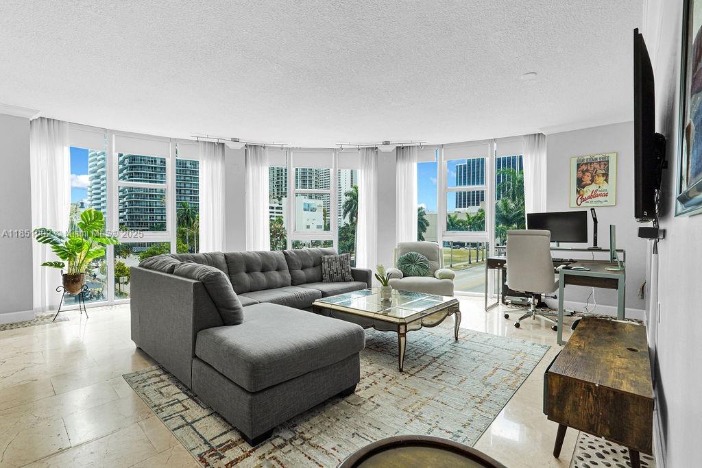 image 1800 Biscayne Plaza3