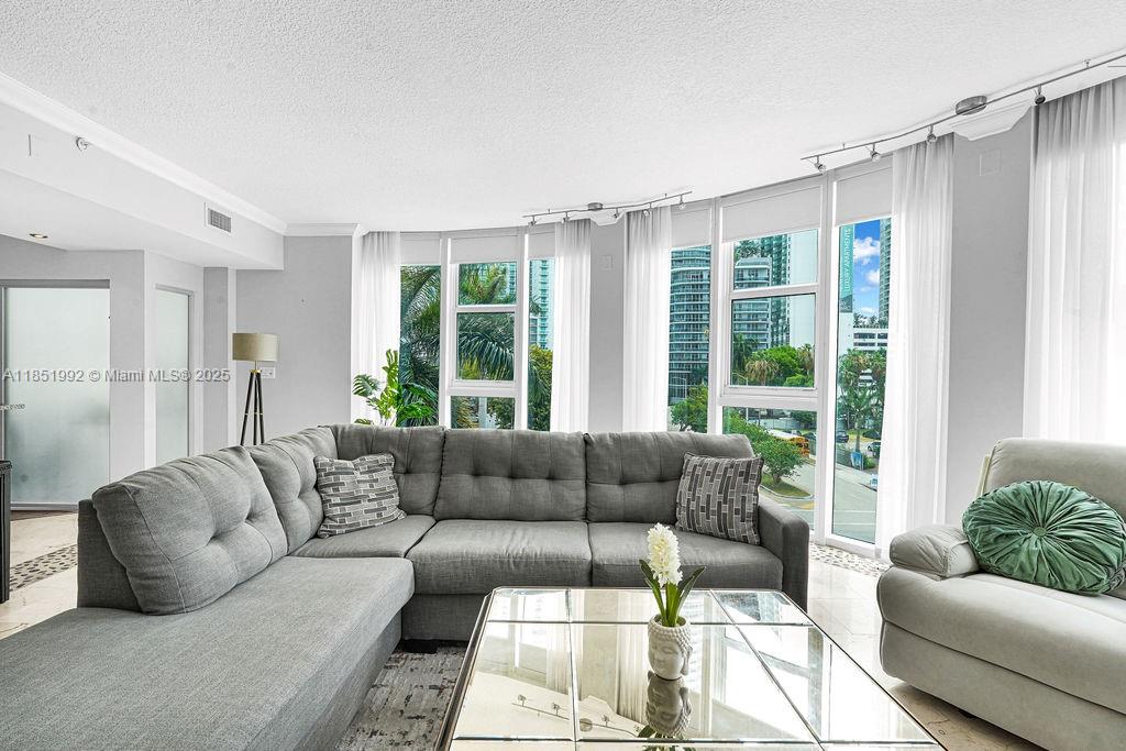 image 1800 Biscayne Plaza6