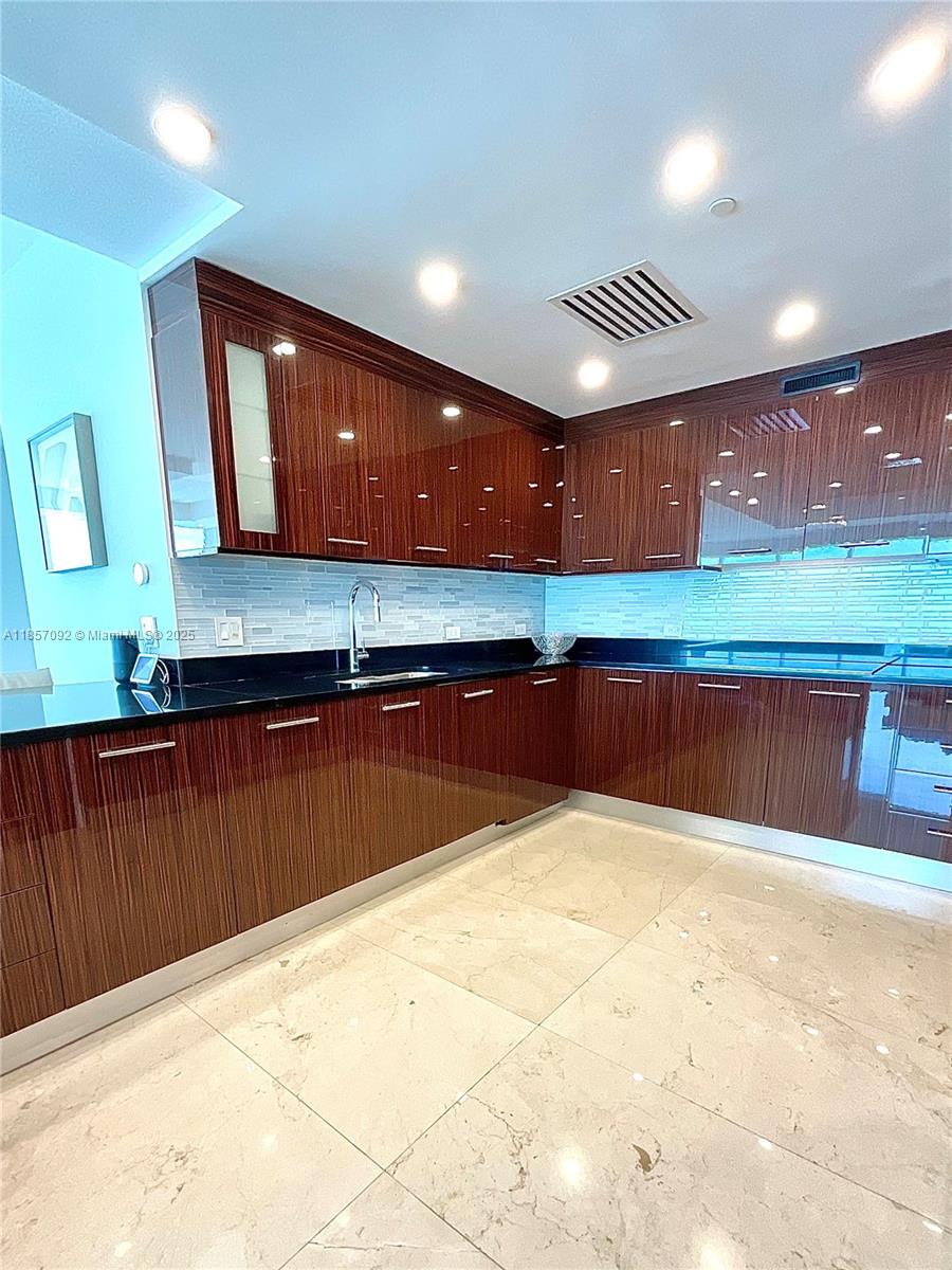 3951 S Ocean Dr #1903 Hollywood, FL 33019