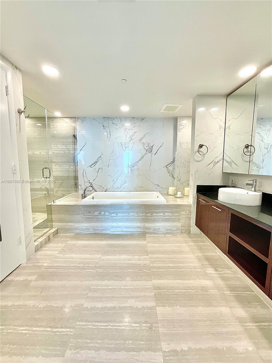 3951 S Ocean Dr #1903 Hollywood, FL 33019