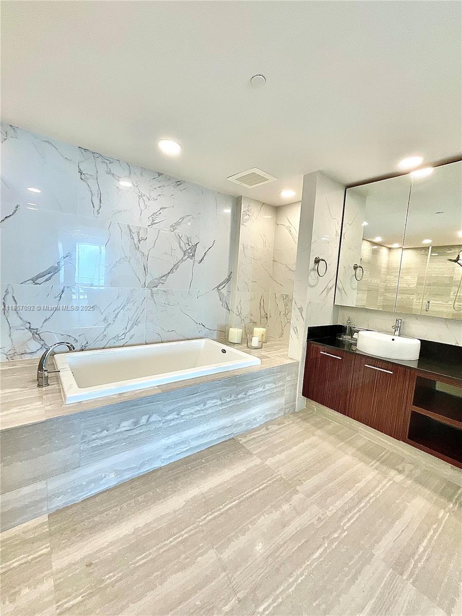 3951 S Ocean Dr #1903 Hollywood, FL 33019