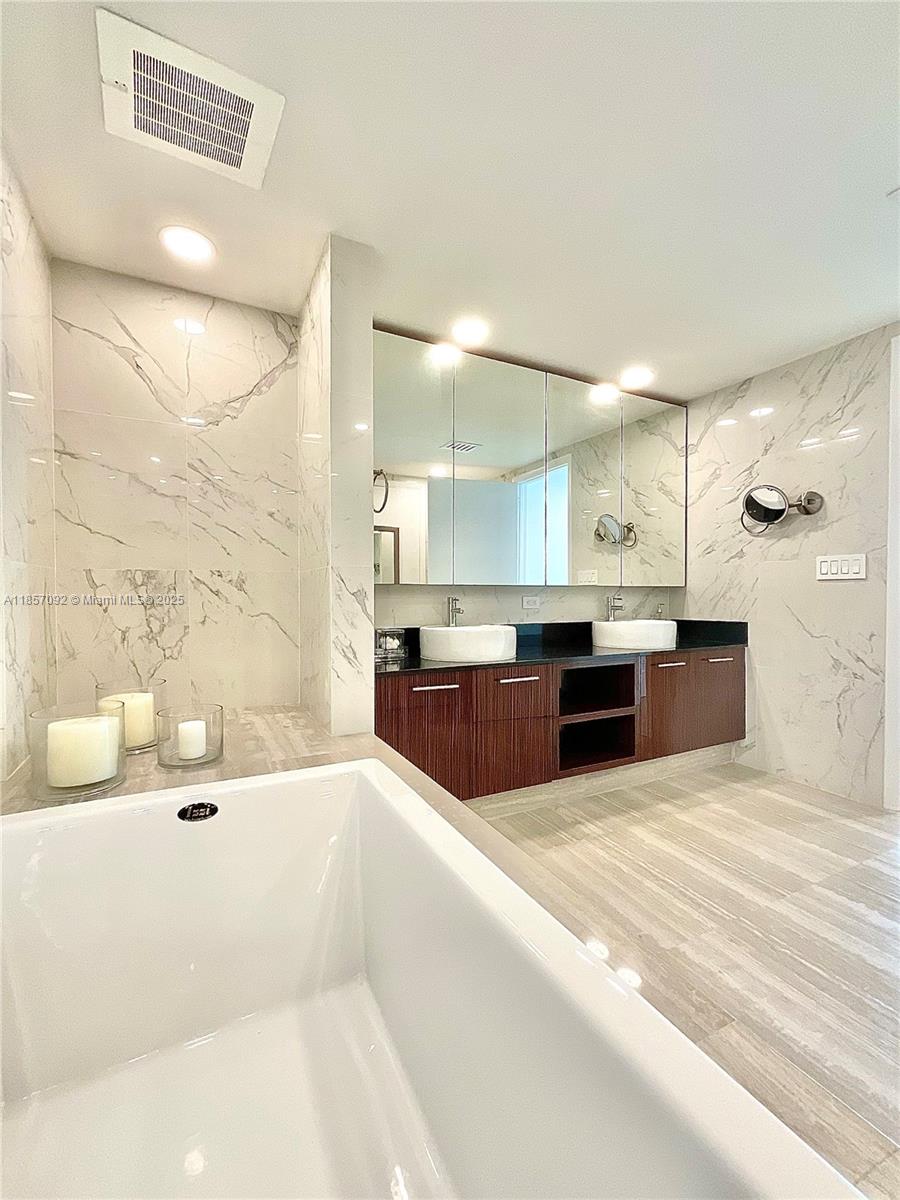 3951 S Ocean Dr #1903 Hollywood, FL 33019