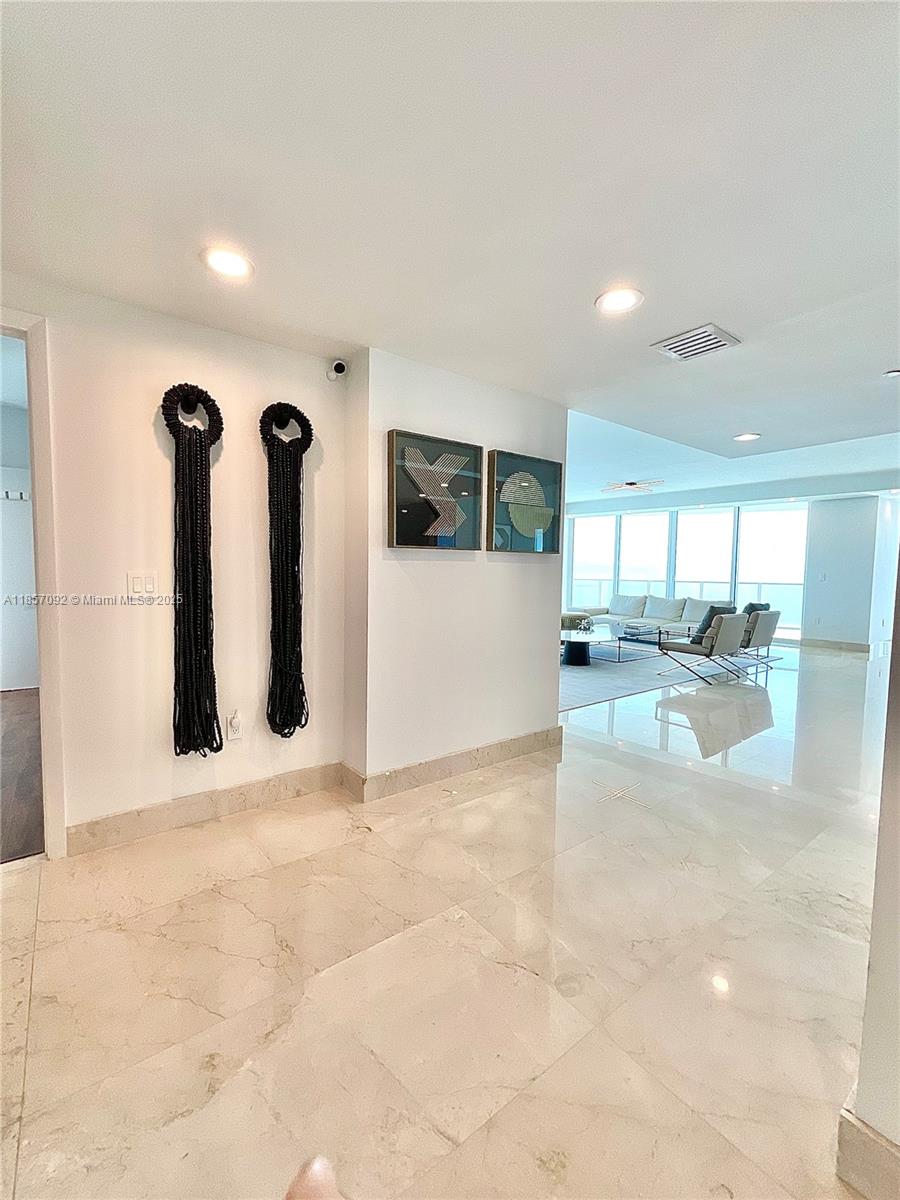 3951 S Ocean Dr #1903 Hollywood, FL 33019