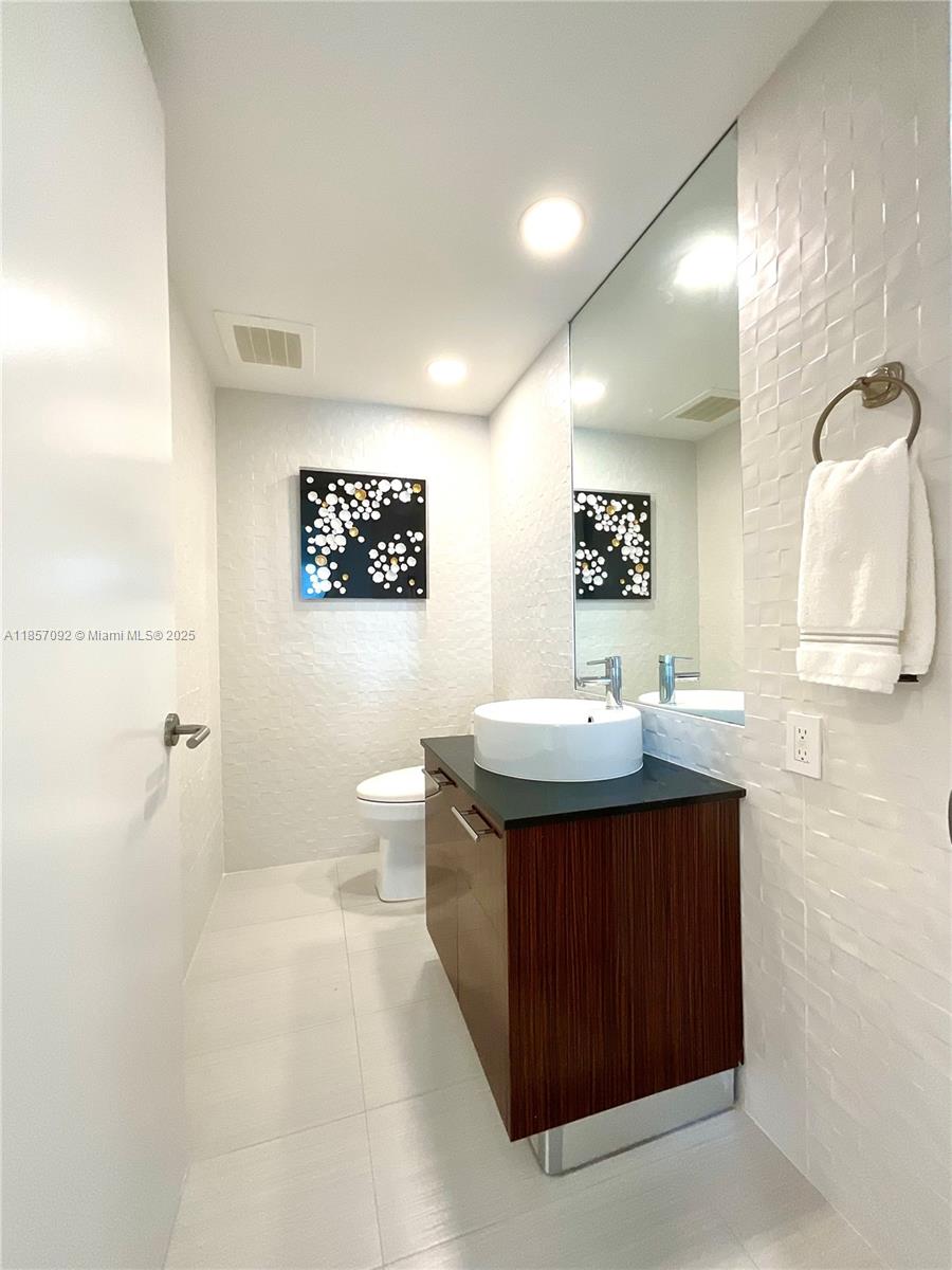 3951 S Ocean Dr #1903 Hollywood, FL 33019