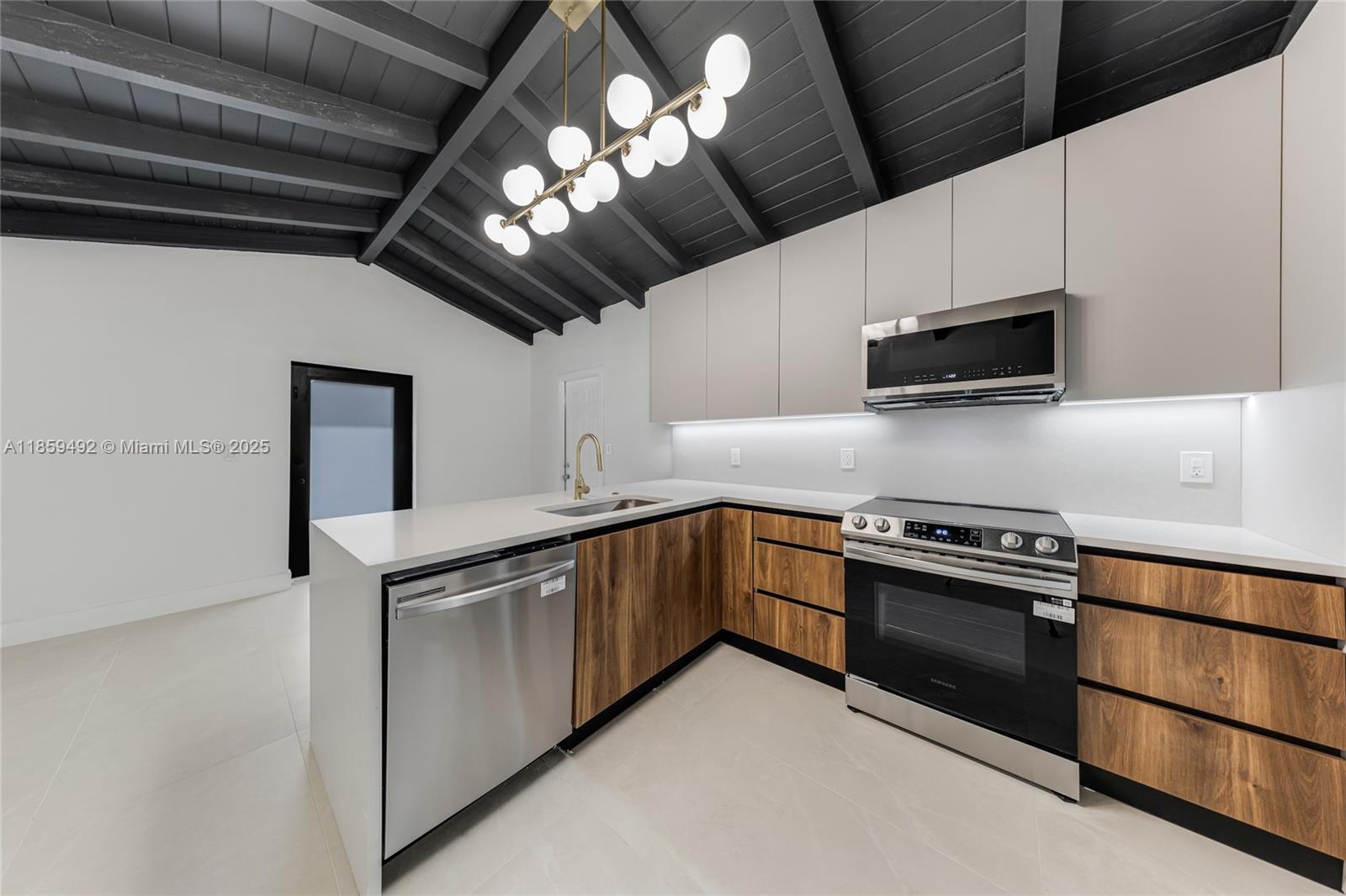 1043 NW 48th St