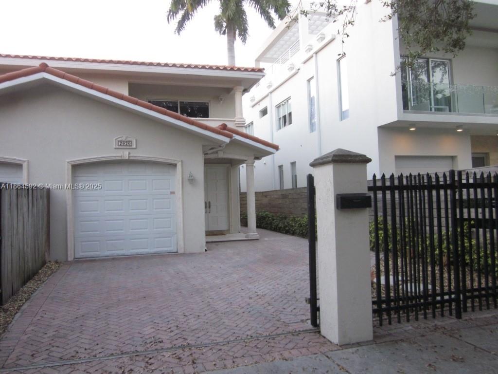 2920 Catalina St #2920