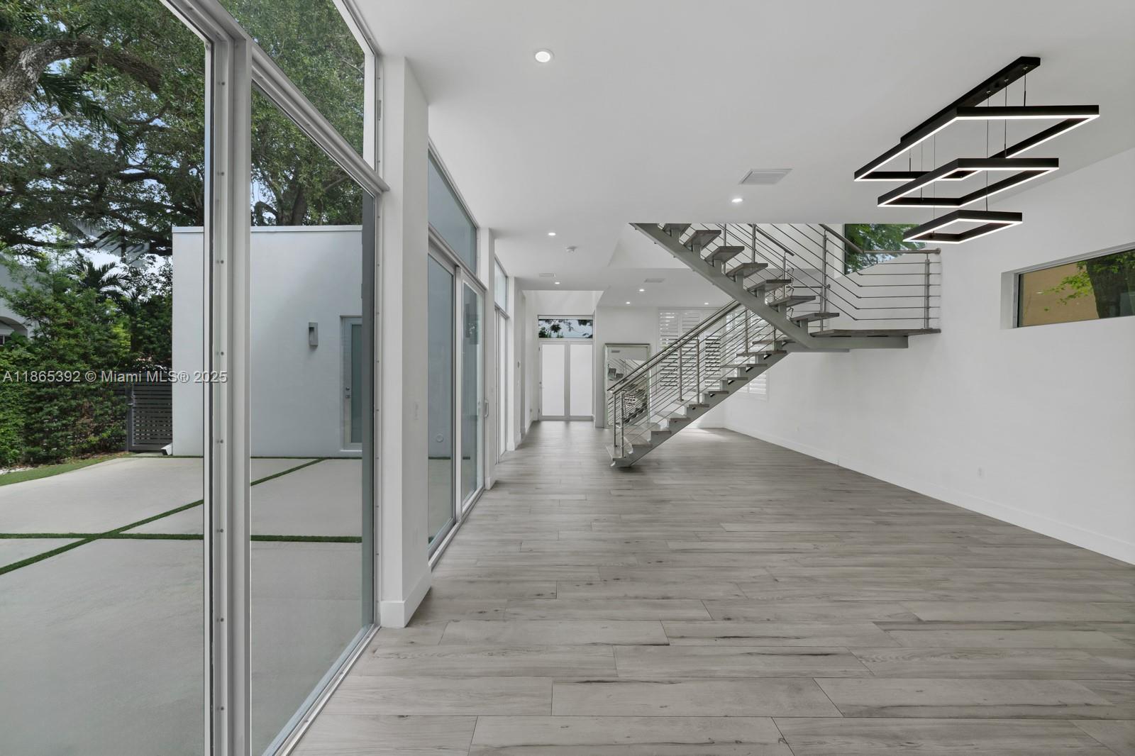 5720 SW 24th St Miami, FL 33155 5720 SW 24th St Miami, FL 33155