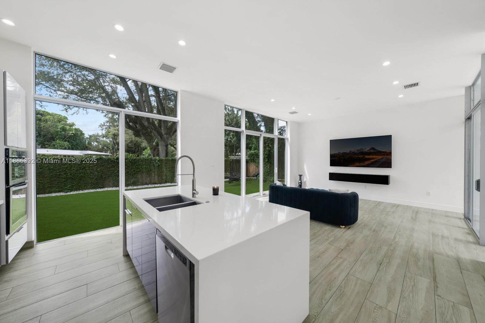 5720 SW 24th St Miami, FL 33155 5720 SW 24th St Miami, FL 33155
