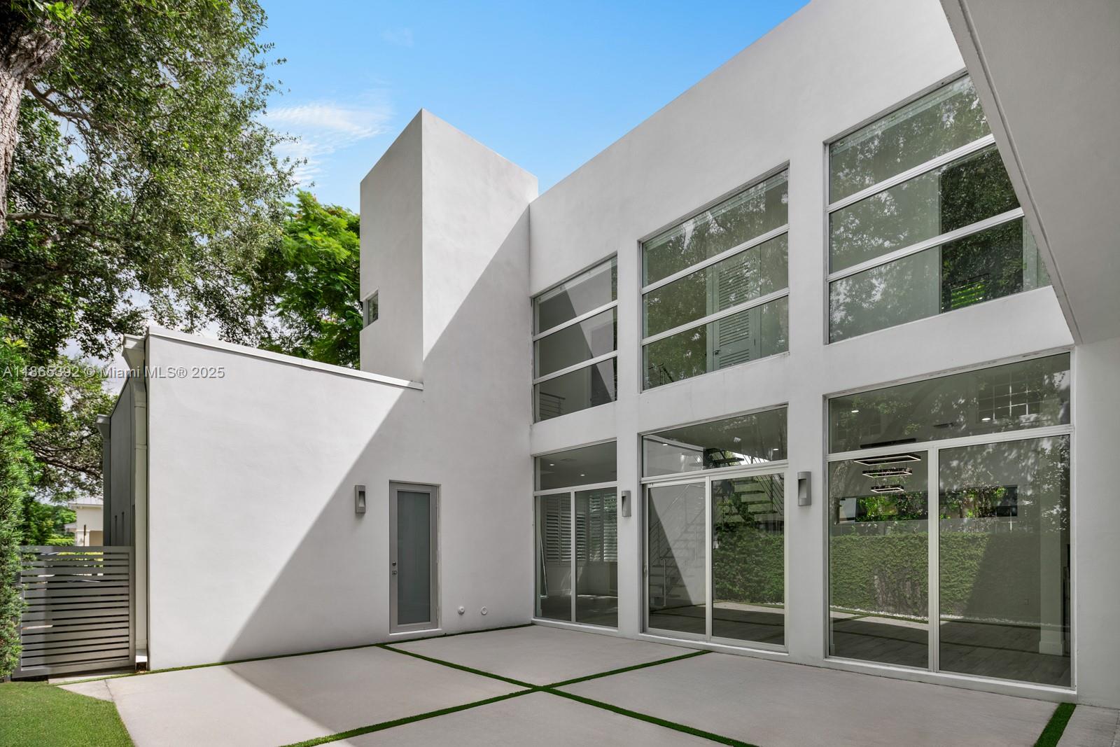 5720 SW 24th St Miami, FL 33155 5720 SW 24th St Miami, FL 33155