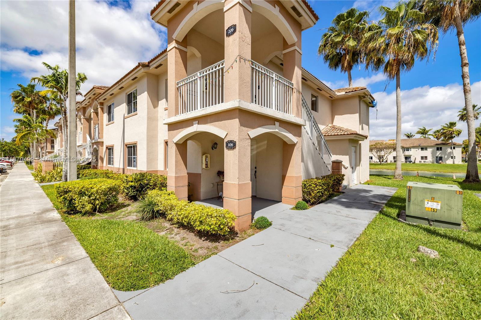 1261 SE 28th Ct #206
