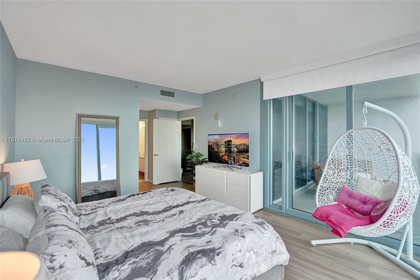 image Blue Condo13