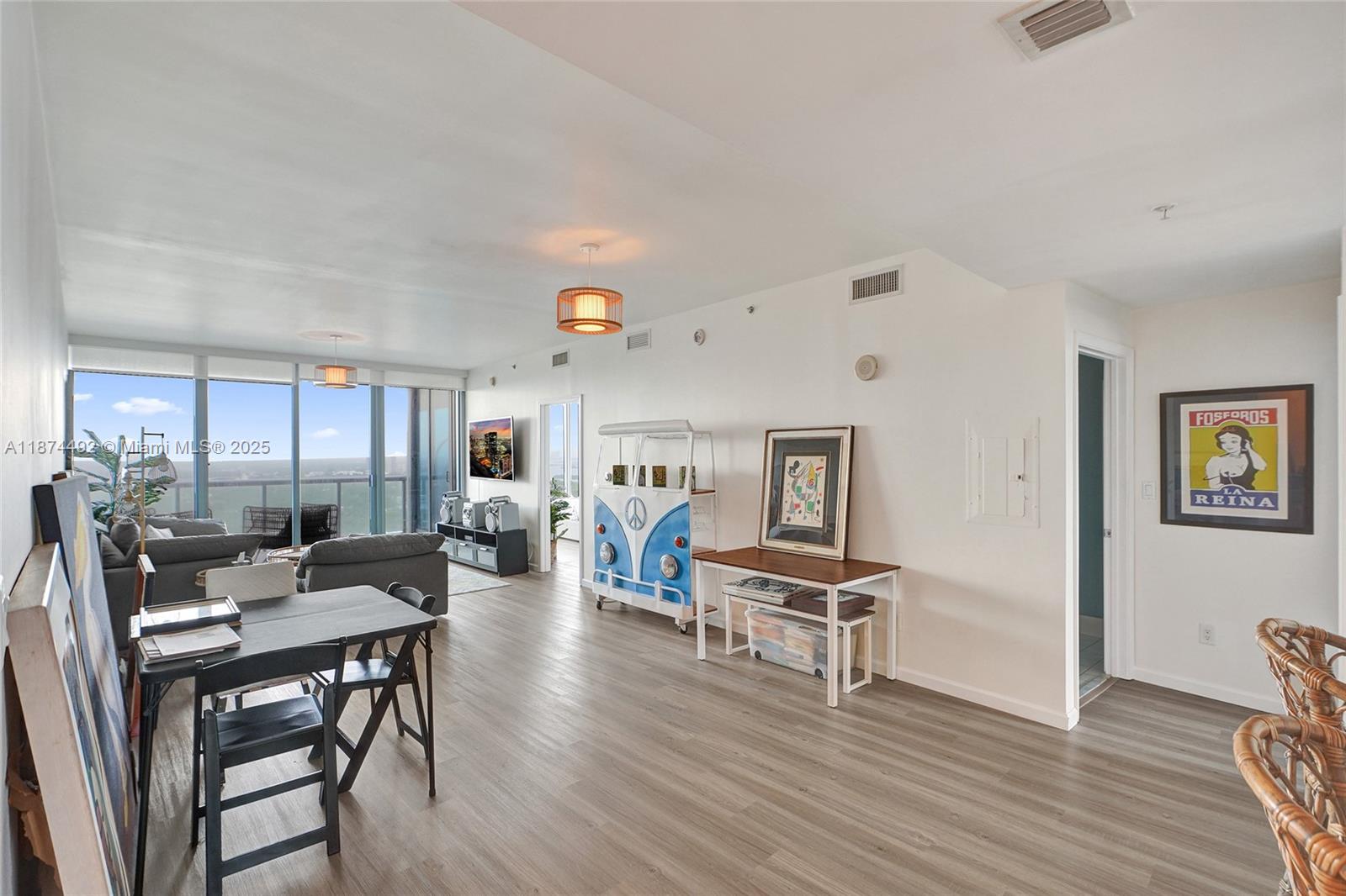 image Blue Condo21