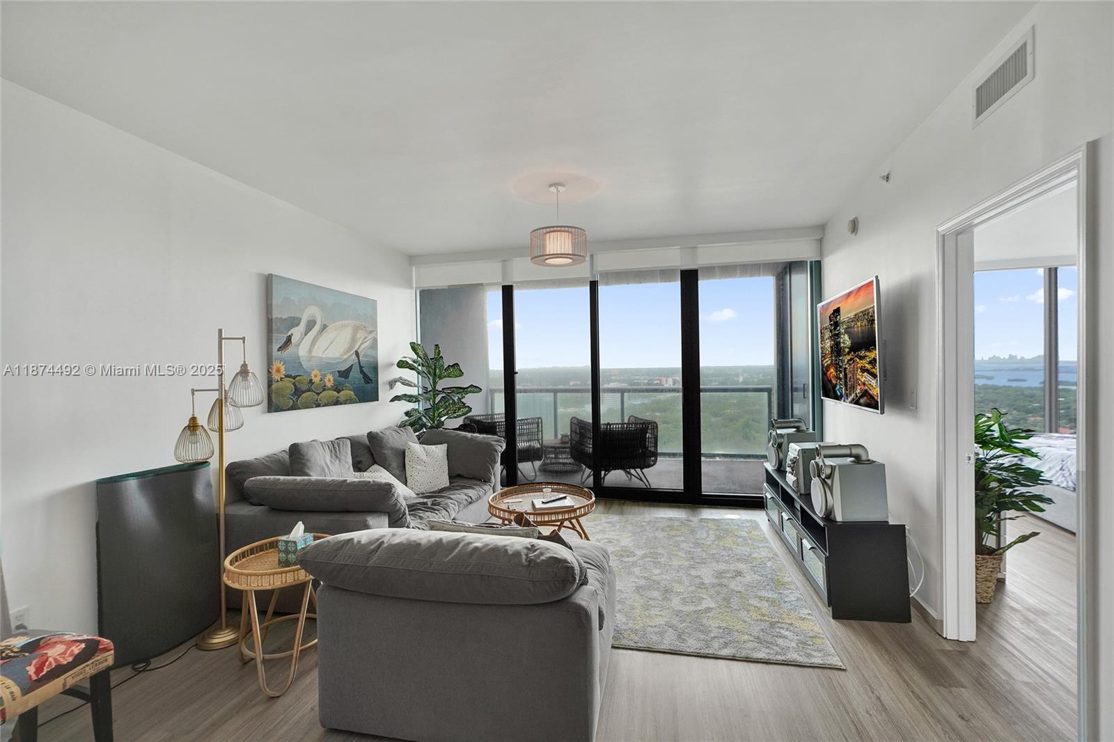 image Blue Condo24