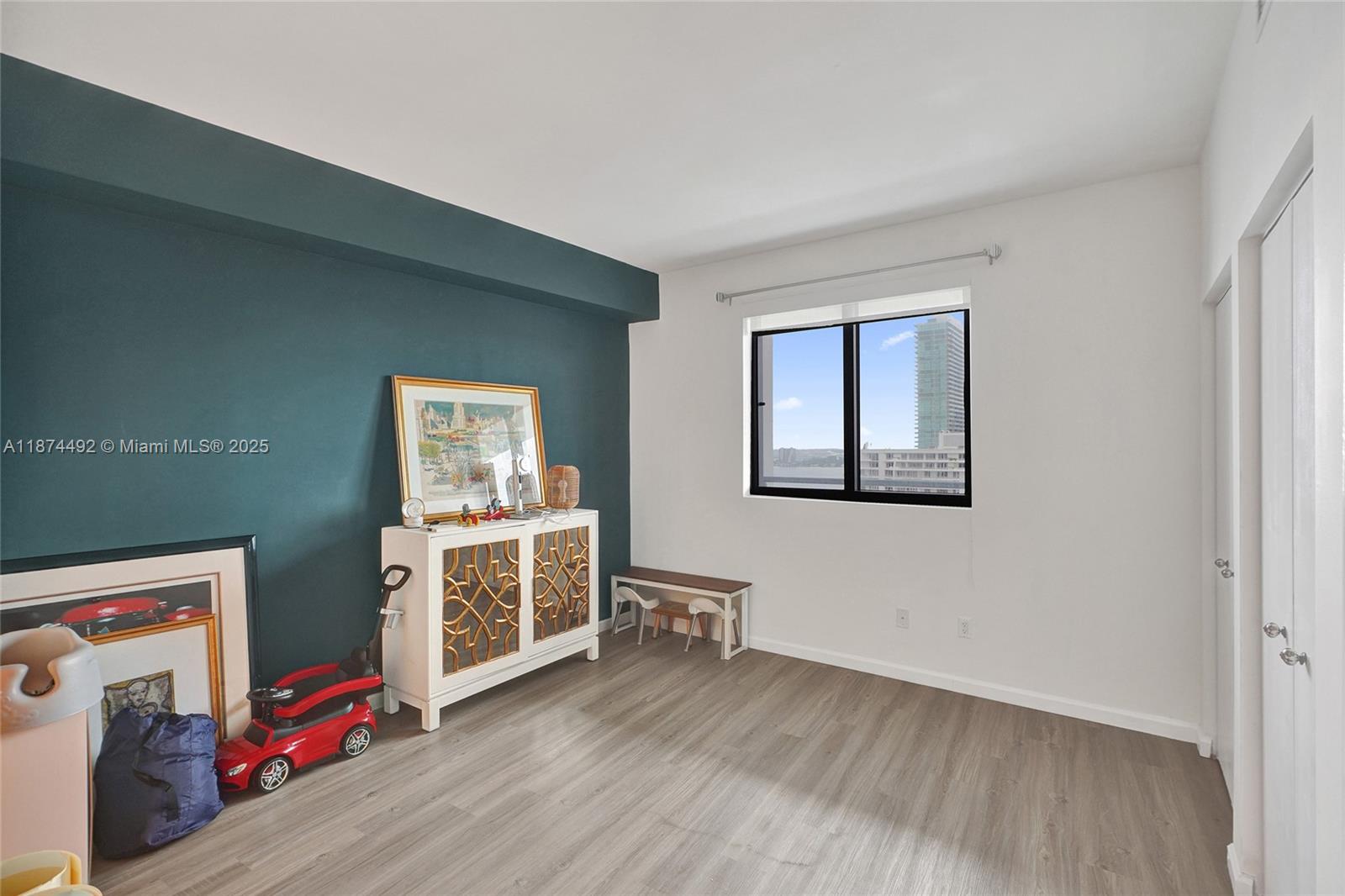 image Blue Condo29