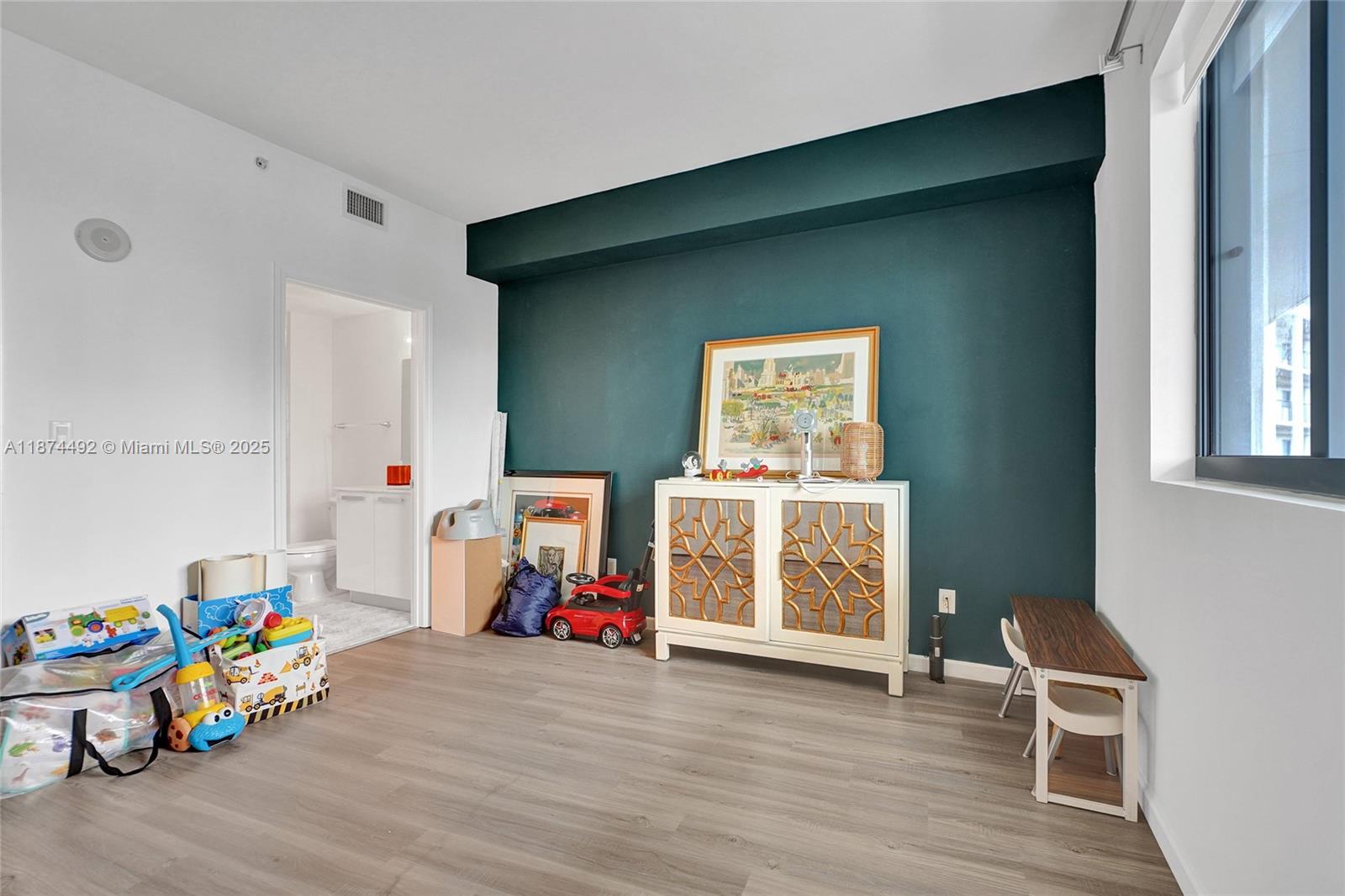 image Blue Condo31