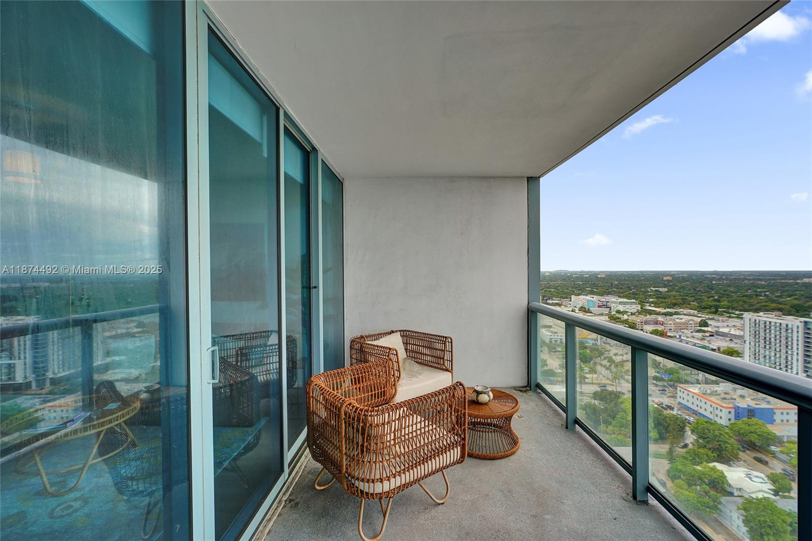 image Blue Condo36