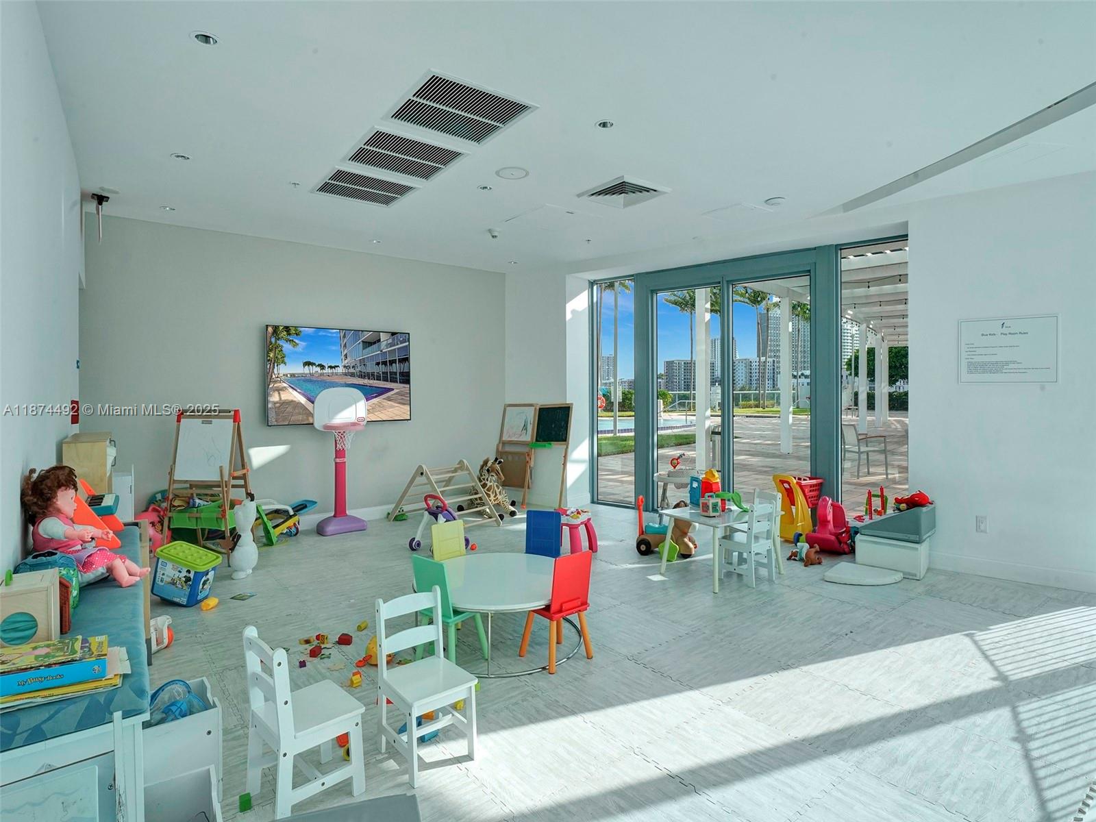 image Blue Condo43