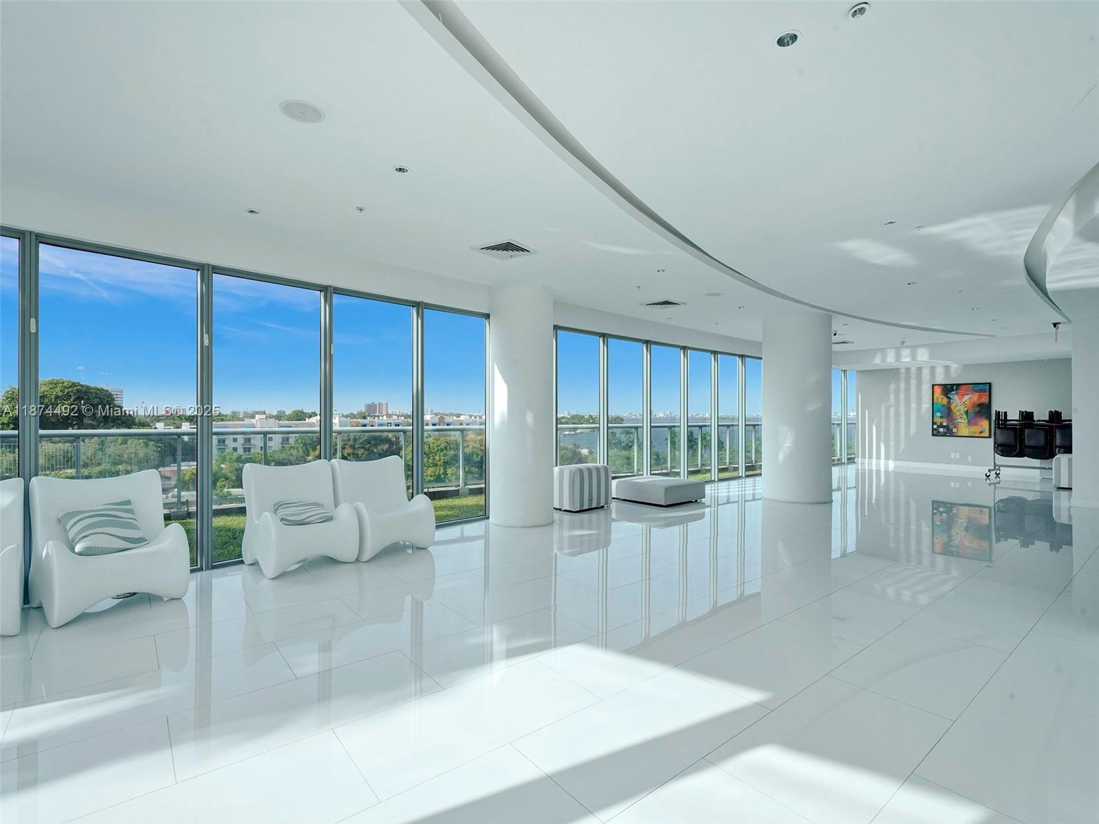 image Blue Condo45