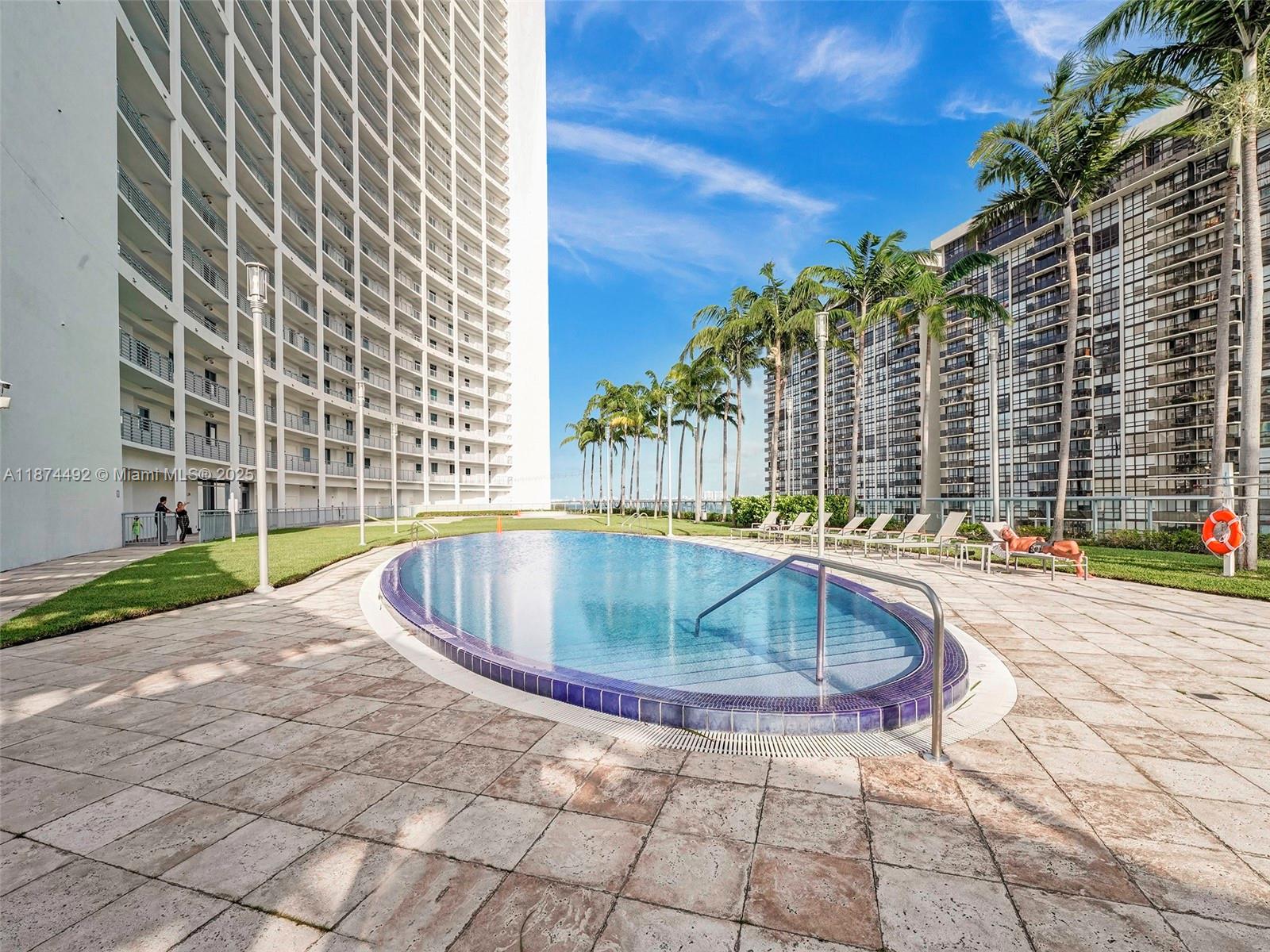 image Blue Condo47