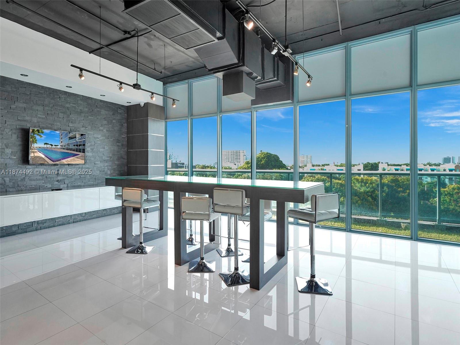 image Blue Condo50
