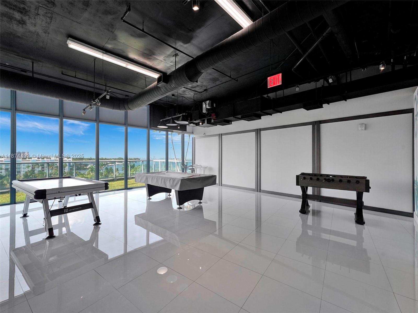 image Blue Condo51