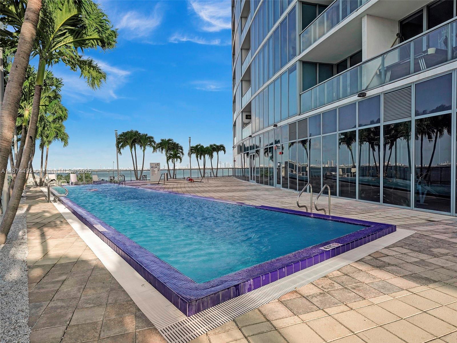 image Blue Condo63