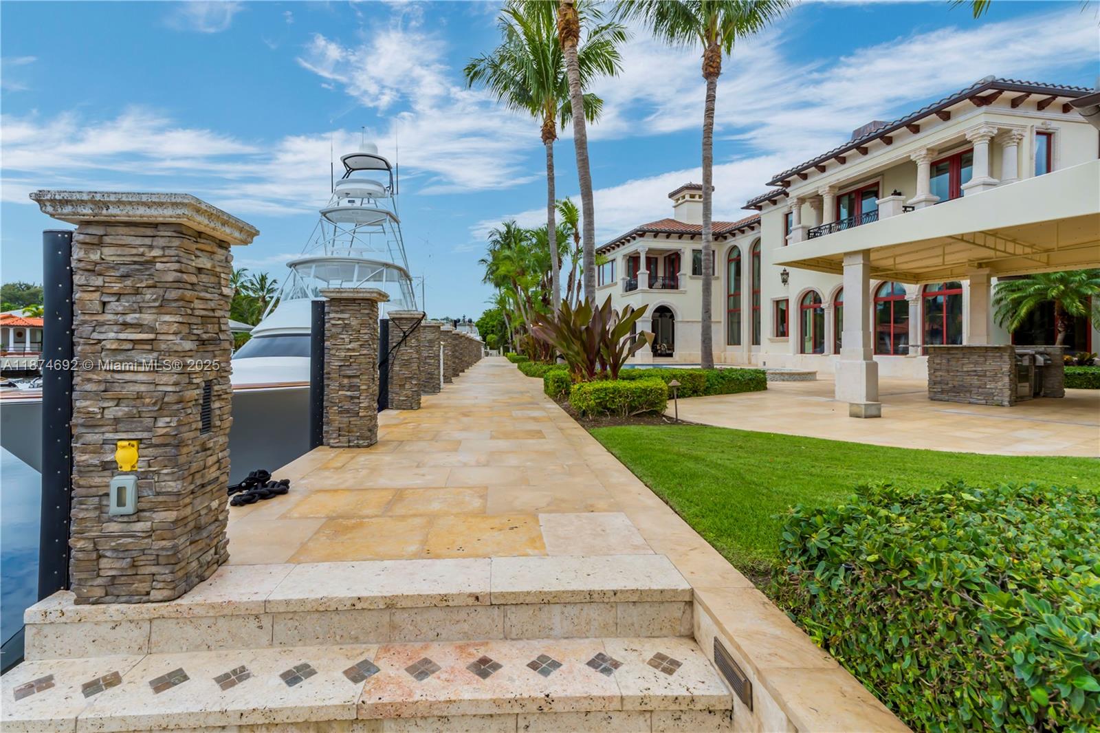 700 Osprey Pt Cir Boca Raton, FL 33431