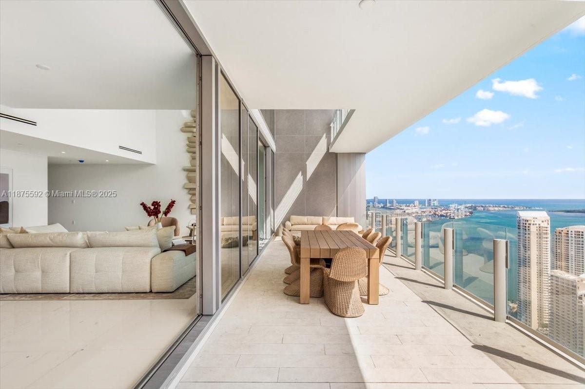 image Aston Martin Residences11