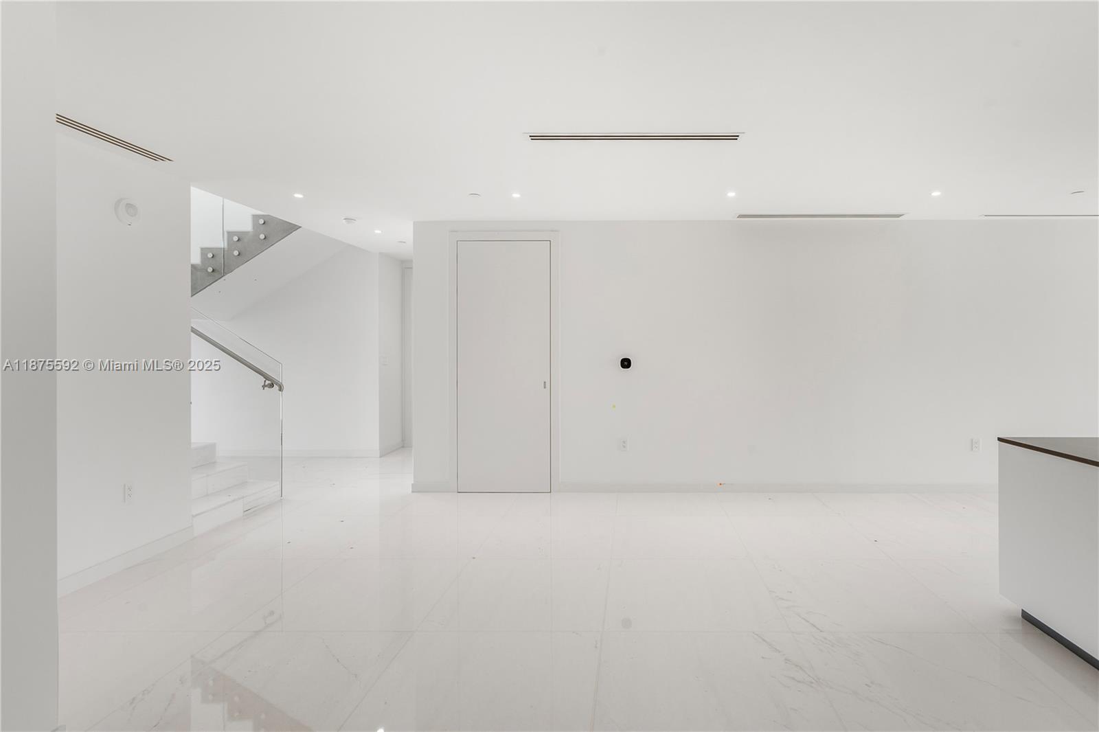 image Aston Martin Residences24