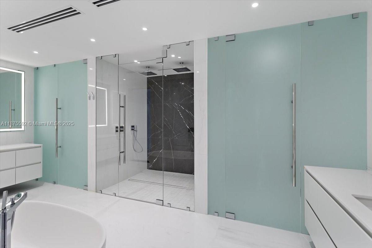 image Aston Martin Residences36
