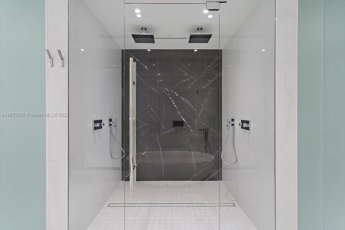 image Aston Martin Residences39