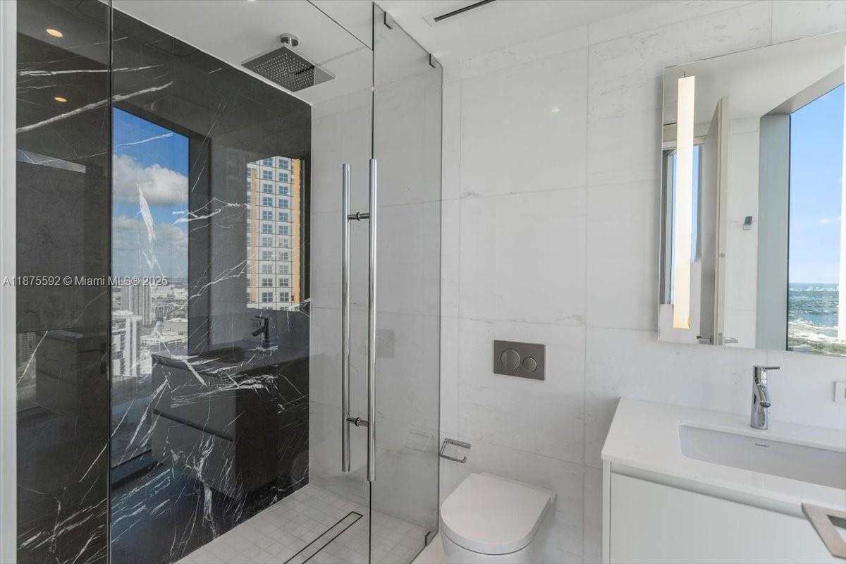 image Aston Martin Residences42