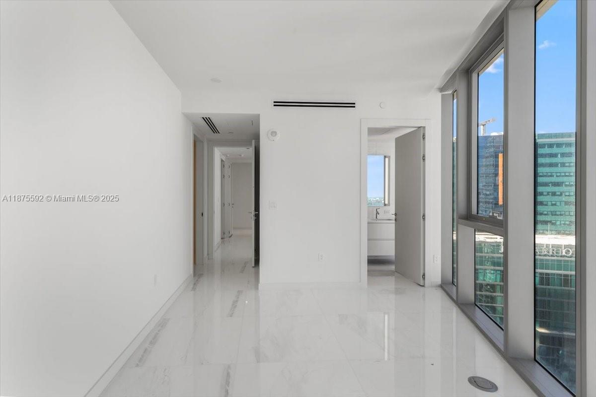 image Aston Martin Residences46
