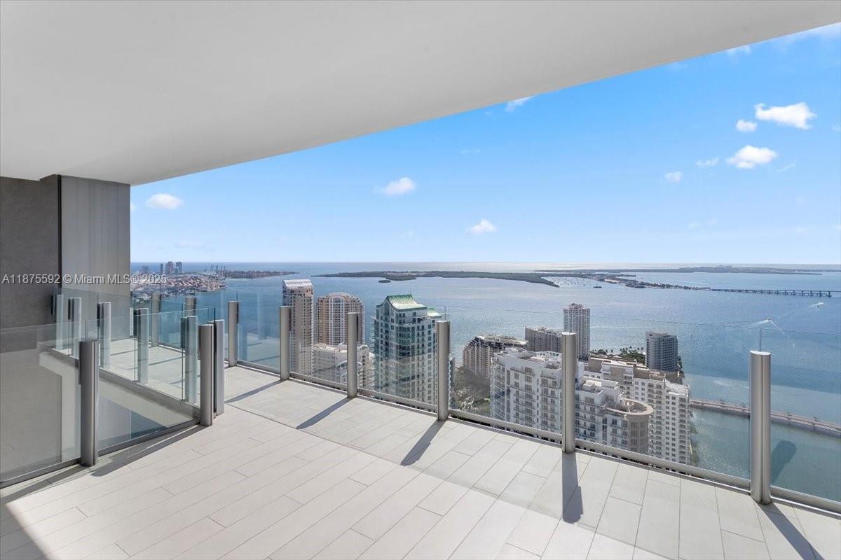 image Aston Martin Residences4