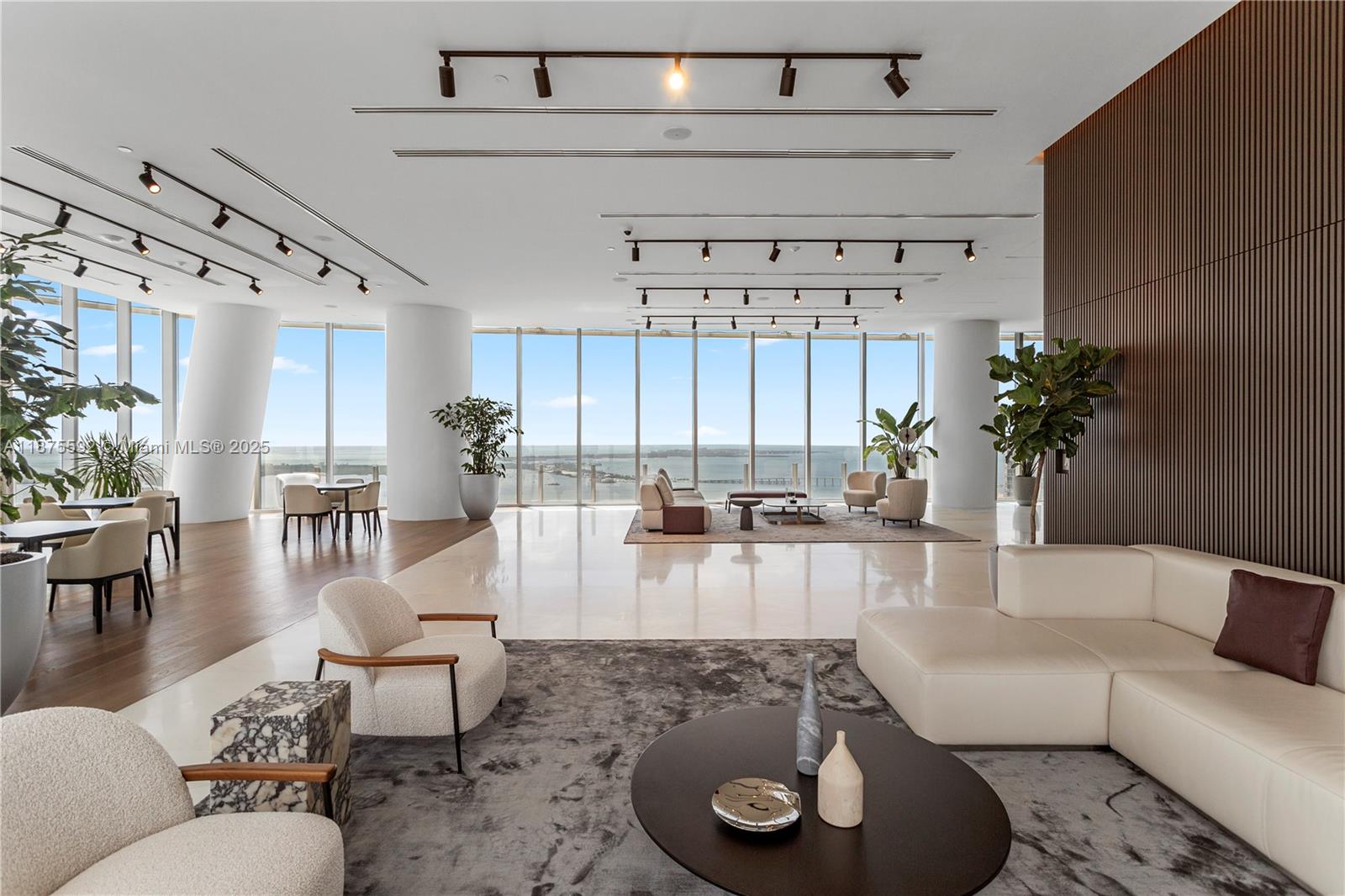 image Aston Martin Residences55