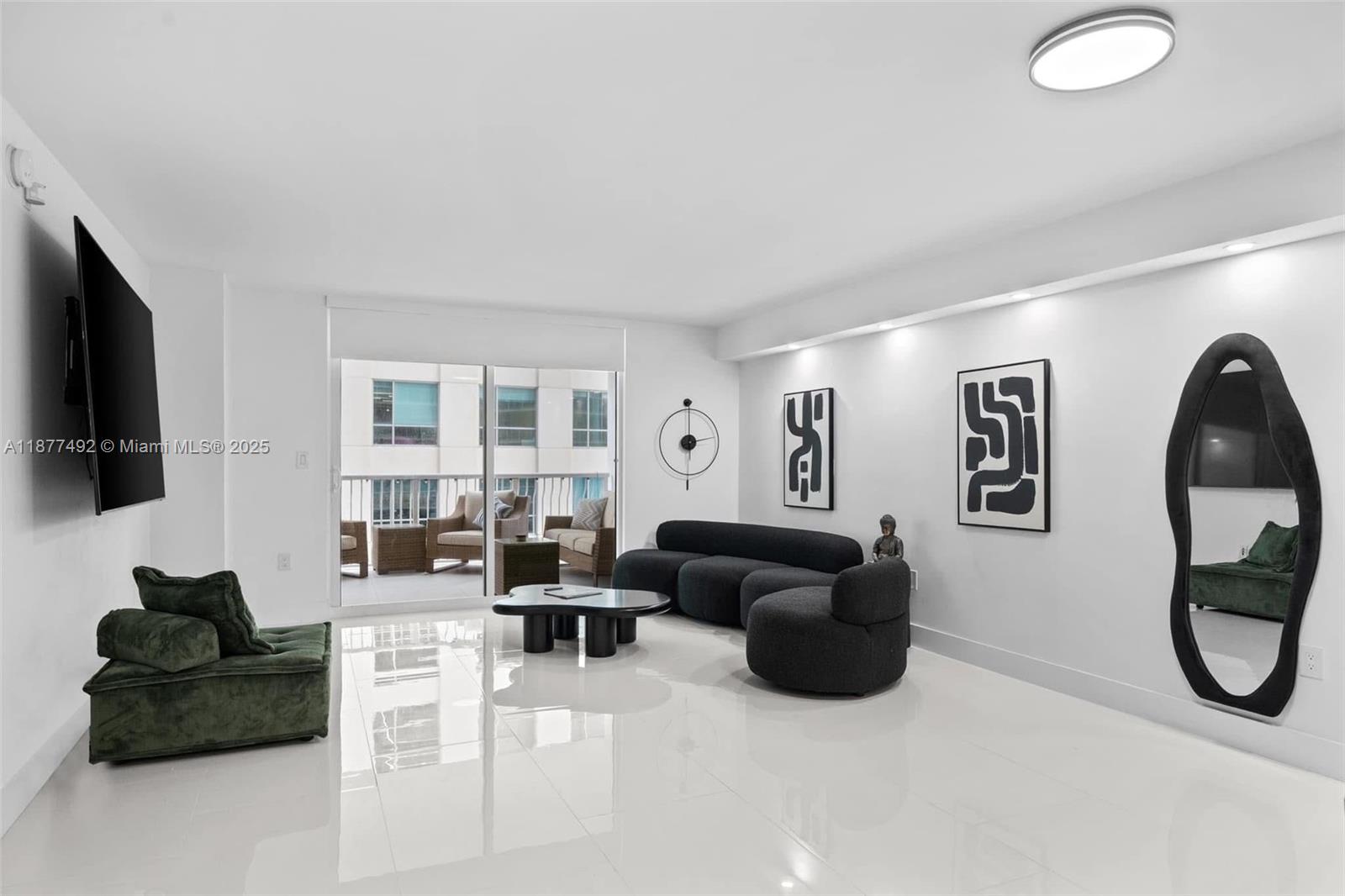 1200 Brickell Bay Dr #2812