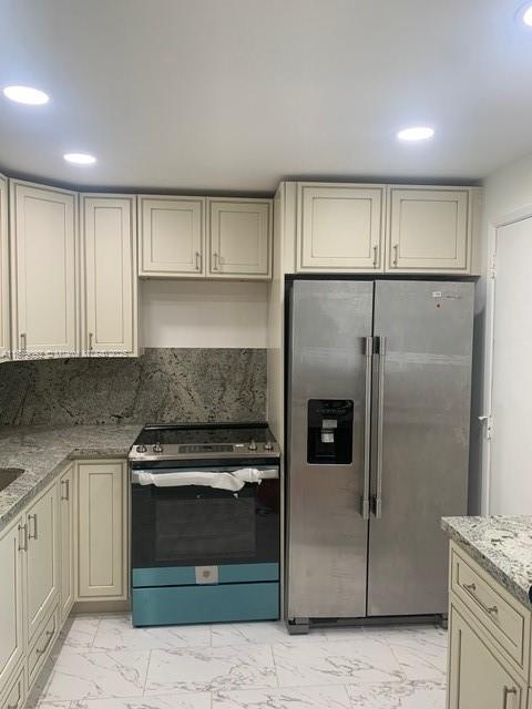 901 NE 14th Ave #305